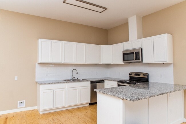 Photo - 211 N Austin St