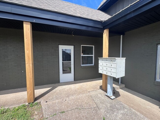 Building Photo - Newly Remodeled 1 bed 1 bath in Murray Unit 904 Coldwater Road #5