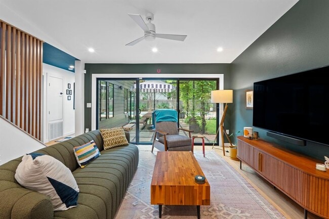 Photo - 3205 Locke Ln