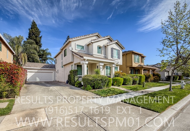 Building Photo - Lovely 4 Bedroom Home in Great Neighborhood