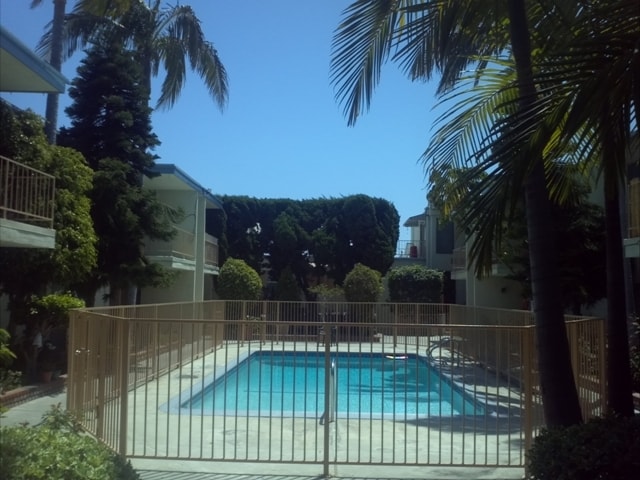 Piscina - The Glenwood Apartments
