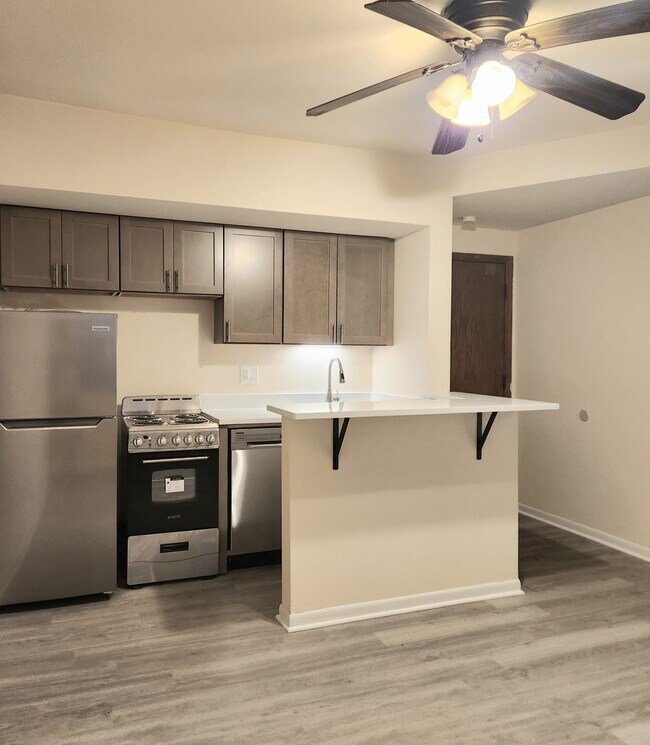 Photo - 1504 N Dearborn Pkwy Unit 402