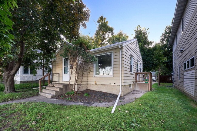 Building Photo - Charming 3-Bedroom Home with Finished Basement in Minneapolis!