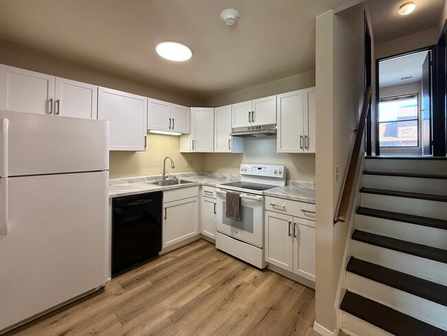 Building Photo - 9028 N Park Plaza Ct Unit Park Plaza Condo