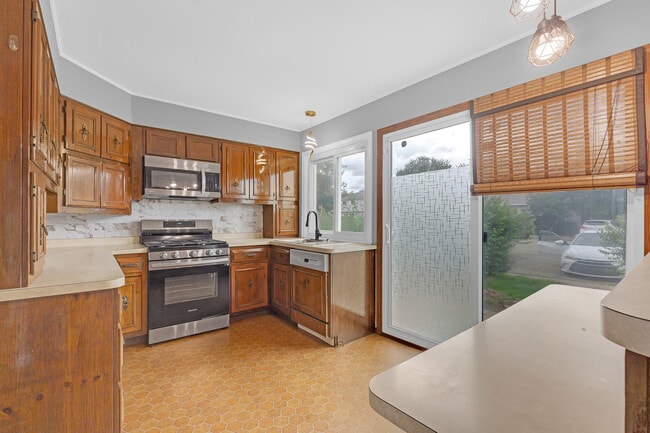 414 Gainsborough Ct