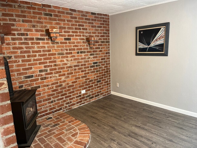 Photo - 670 E Fairfield St