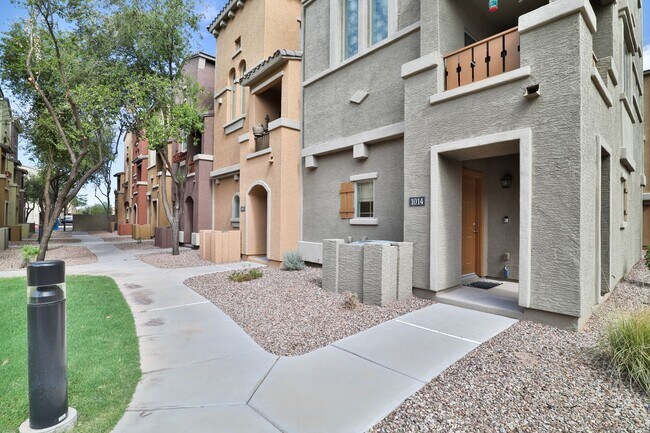 Photo - Furnished 2 bed / 2.5 bath Gilbert Condo in Gated Community w/ 2 pools. Unit 1014