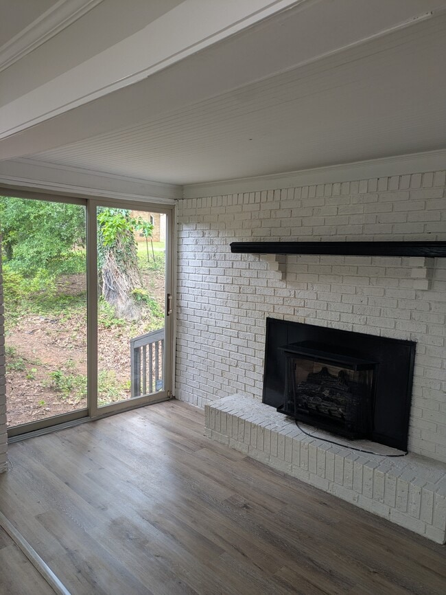 Photo - 1002 Hemlock Dr