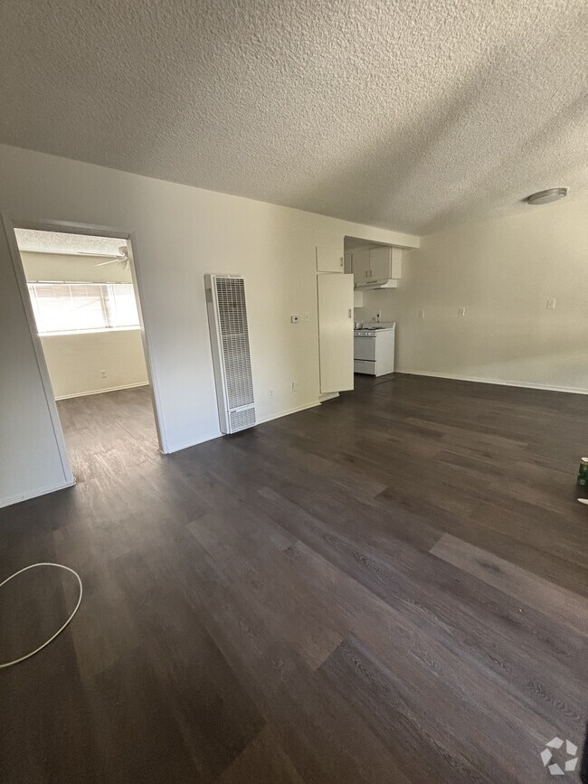 Building Photo - 5019 Klump Ave Unit 7 Rental