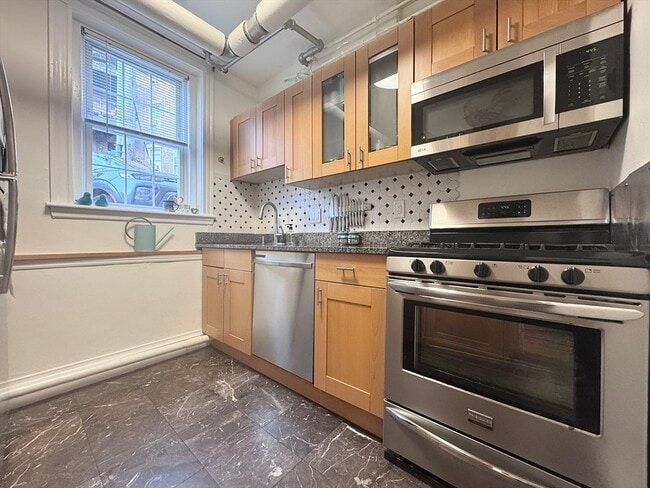 Building Photo - 141 Beaconsfield Rd Unit 1B