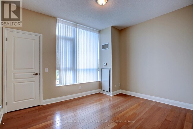 Photo - 1 Hurontario St Unit 806