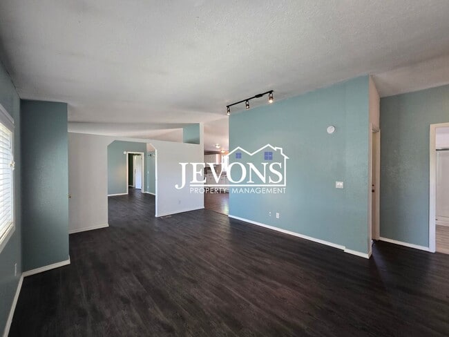 Photo - 4-bedroom single-family home with 1 fenced...