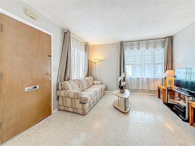 Photo - 250 Rosery Rd NW