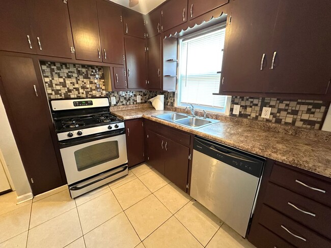 Photo - 1821 SW Moundview Dr