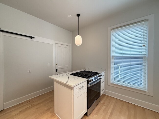 Photo - 1111 W Roscoe St Unit 1
