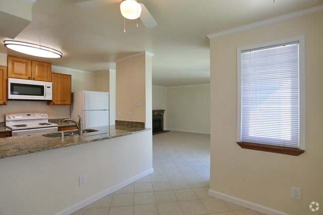 2 BR-Dining Area