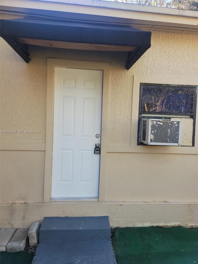 842 NW 107th St Unit Efficiency