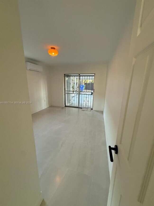 Photo - 525 SW 22nd Ave Unidad B