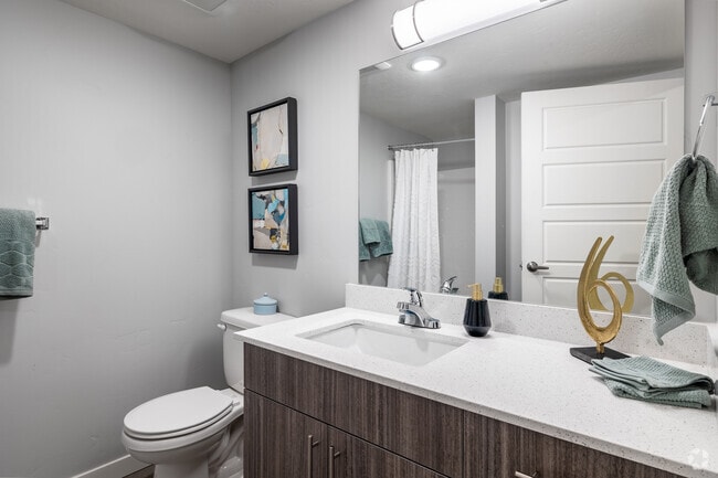 2BD, 2BA - 919SF - Primary Bathroom