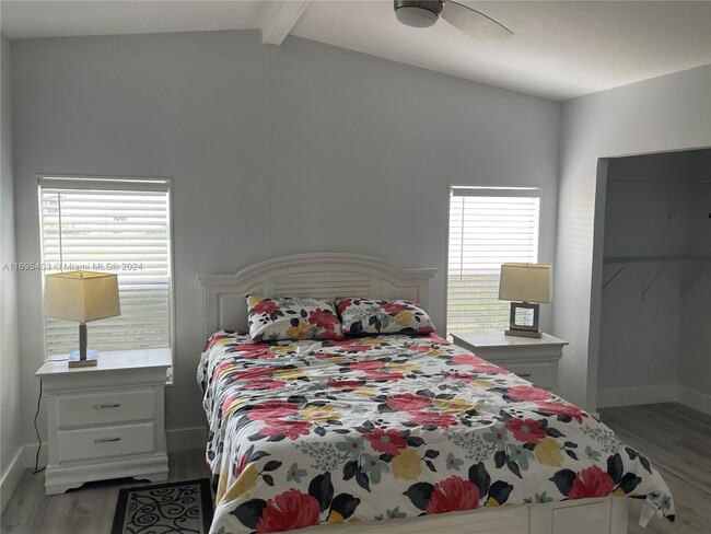 Photo - 815 Sunglow St