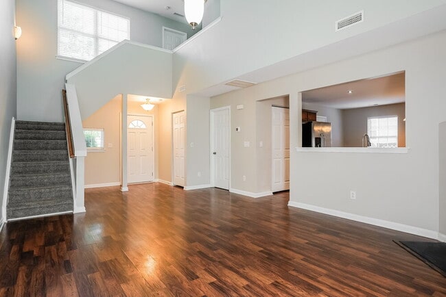 Photo - 701 Champion St
