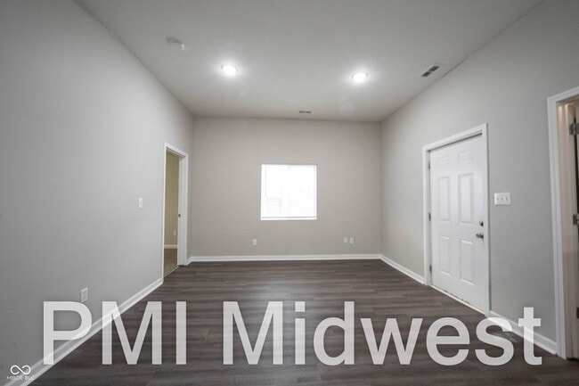 Photo - 925 N Sheffield Ave