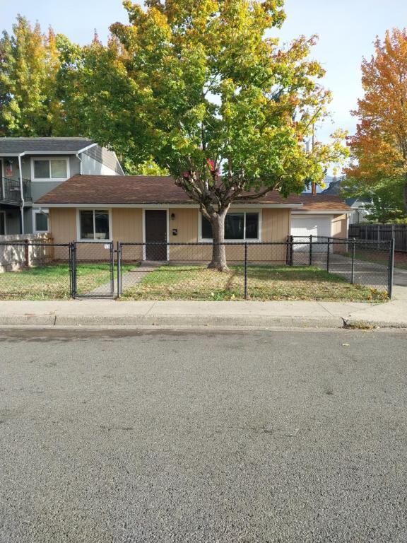 Building Photo - 444 NW D St