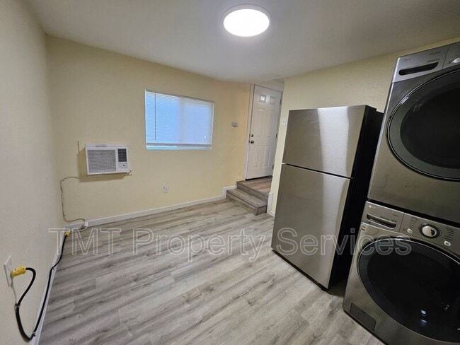 Photo - 1647 E 6th St