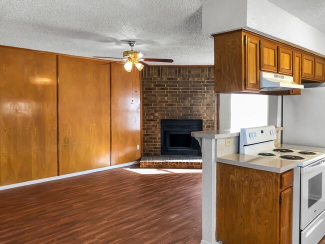 Photo - 821 N Mesquite St