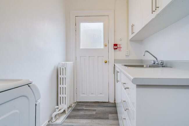 Photo - 1 Bedroom at Yonge / Eglinton Unit 3