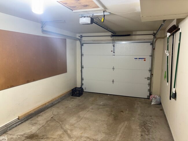 Photo - 8108 Newfield Dr