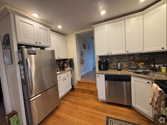 Building Photo - 21 Hall St Unit 2 Rental