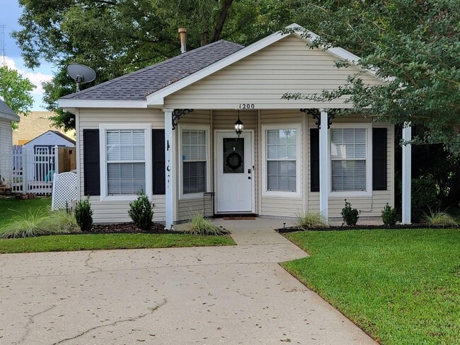Photo - 1200 Jasper St House