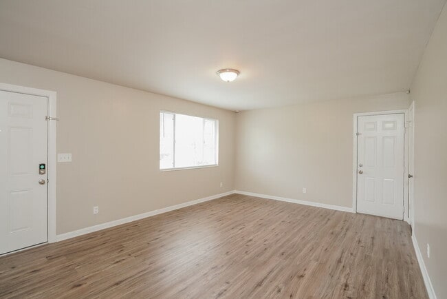 Photo - 2085 Hugh Edwards Dr