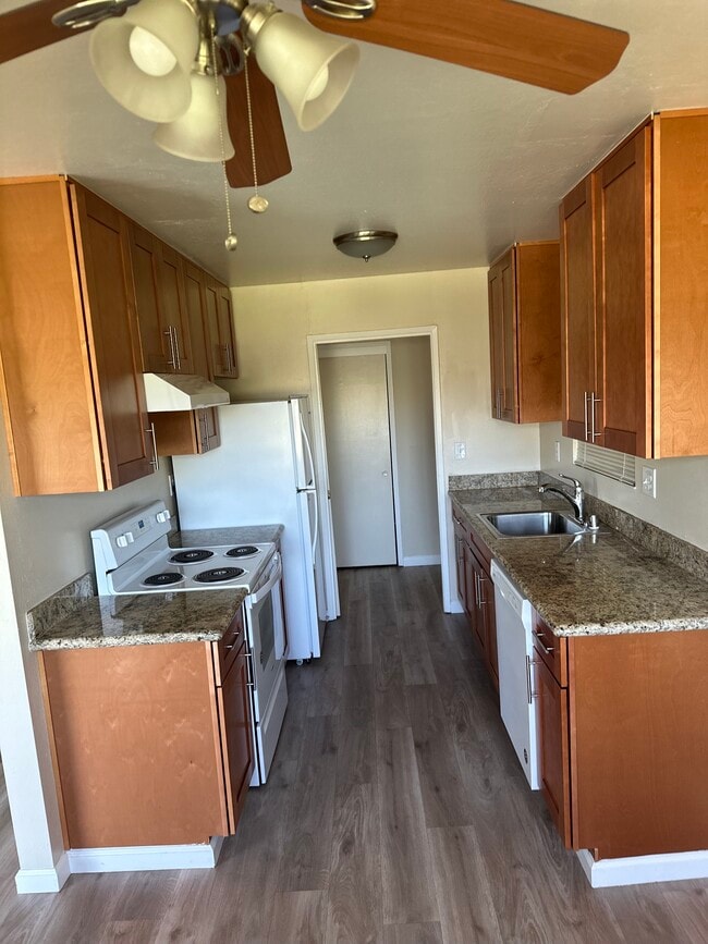 Photo - Royal Arms Apartments