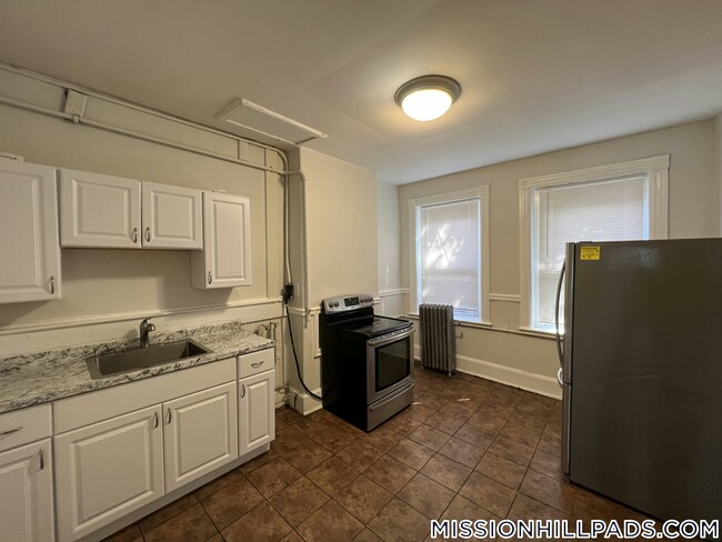 Building Photo - 37 Forest St Rental