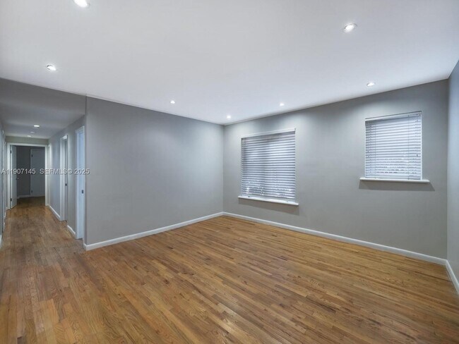 Building Photo - 1018 Meridian Ave Unit 4