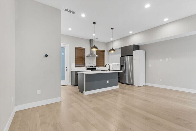 Photo - 635 Inca St Unit #2