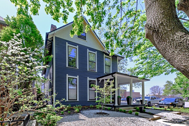 Building Photo - 219 E 11th St Rental