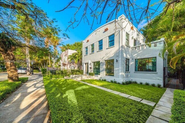 Photo - 151 NE 43rd St