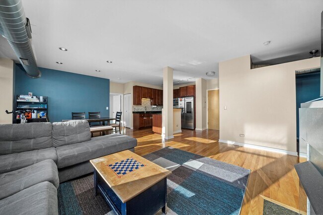 Photo - 1001 W 15th St