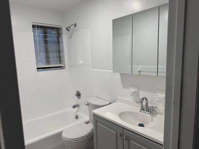 Photo - 19 Rossmore Ave