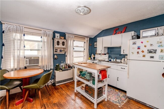 Photo - 125 Taber Ave Unidad #3