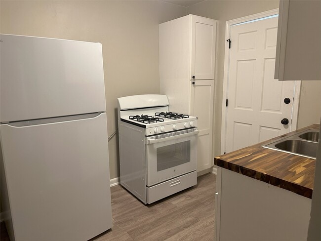 Photo - 515 Margil St