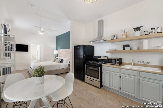 Building Photo - 302 E Cevallos Rental