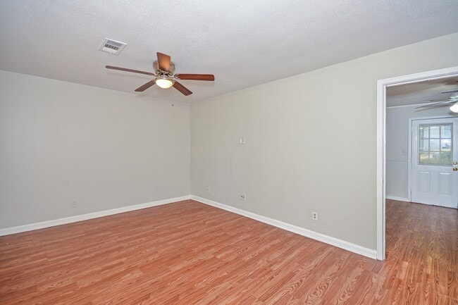 Photo - 1138 Perry Hill Rd