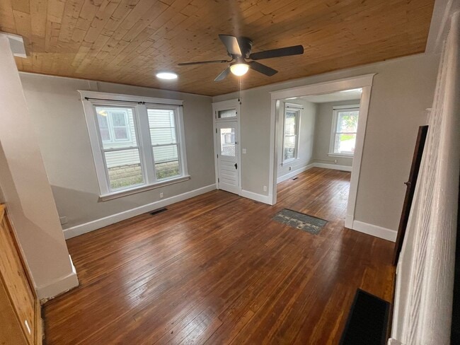 157-159 S. 3rd Street Lafayette, IN 47901 - 157-159 S. 3rd Street Lafayette, IN 47901 Apartment Unit 159 S. 3rd Street
