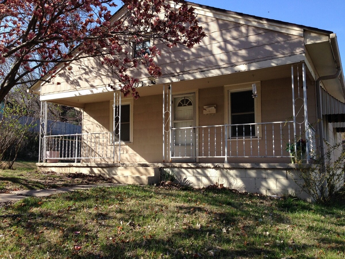 Photo - Nice 2 bed 1 bath Ready for Move In!