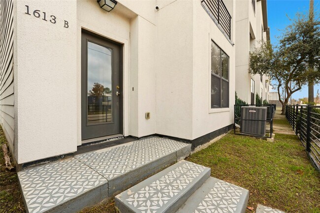 Photo - 1613 Milby St