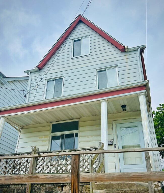 Building Photo - 3 Bedroom, Pet Friendly Home l NorthSide
